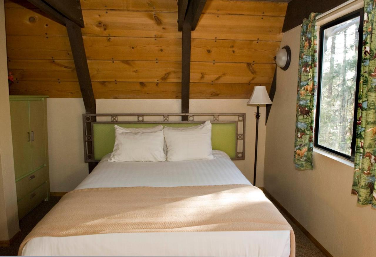فندق Pineفي  Cabins On Strawberry Hill المظهر الخارجي الصورة